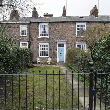 Tower Place Within The Walls -permit Parking Available * York