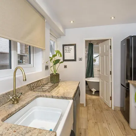 Tower Place Within The Walls -permit Parking Available *