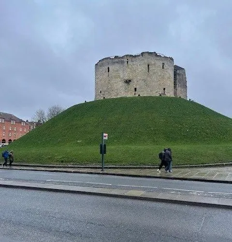 Tower Place Within The Walls -permit Parking Available Hébergement de vacances York