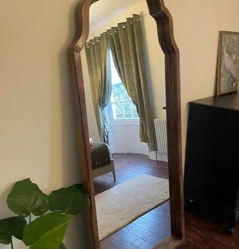 Hébergement de vacances Tower Place Within The Walls -permit Parking Available