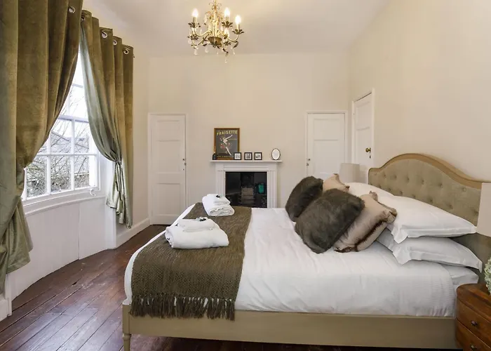 Tower Place Within The Walls -permit Parking Available *