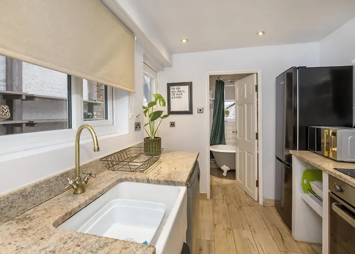 Tower Place Within The Walls -permit Parking Available *