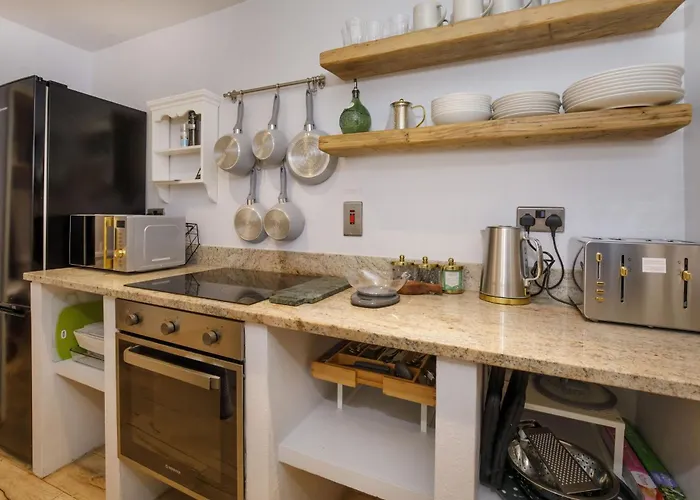 Hébergement de vacances Tower Place Within The Walls -permit Parking Available *