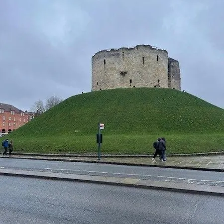 Tower Place Within The Walls -permit Parking Available Ferienhaus York