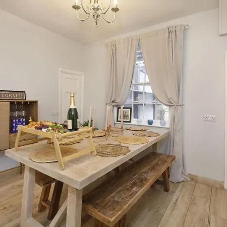 別荘 Tower Place Within The Walls -permit Parking Available ヨーク